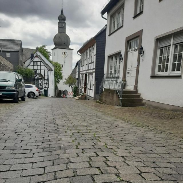    Arnsberg: Schloßstraße
Wir beabsichtigen ab ...